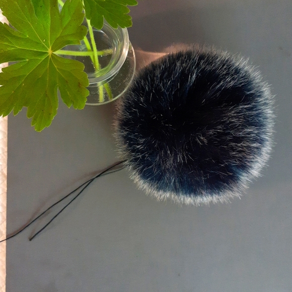 Fur pompom. - Picture 2 of 3